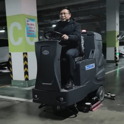 JHDX90驾驶式洗地机